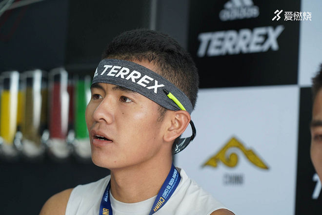 与adidasTERREX一起，越山向海