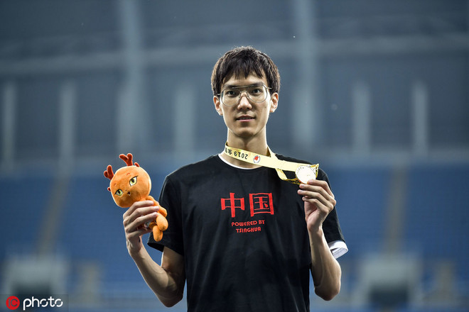 哈桑打破尘封23年1英里世界纪录 | 跑圈十件事