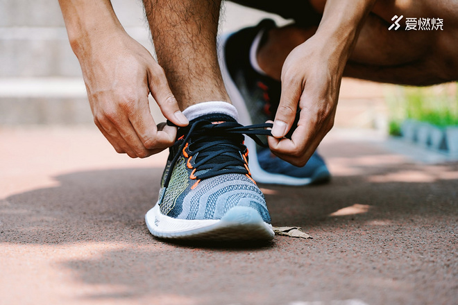 跑鞋 | 超级中底来袭 New Balance FuelCell Rebel评测