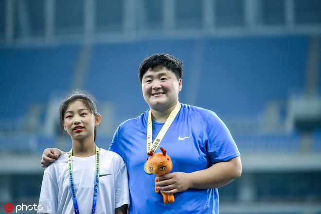 哈桑打破尘封23年1英里世界纪录 | 跑圈十件事