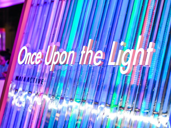 设计师运动服品牌 MAIA ACTIVE与纽约灯光艺术家James Clar共同演绎霓光运动美学