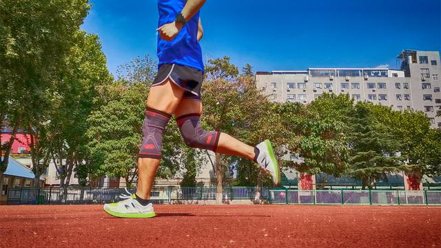 咕咚跑步精灵VS Garmin“绿豆芽”，谁更有资格做跑者的“贴身私教”？