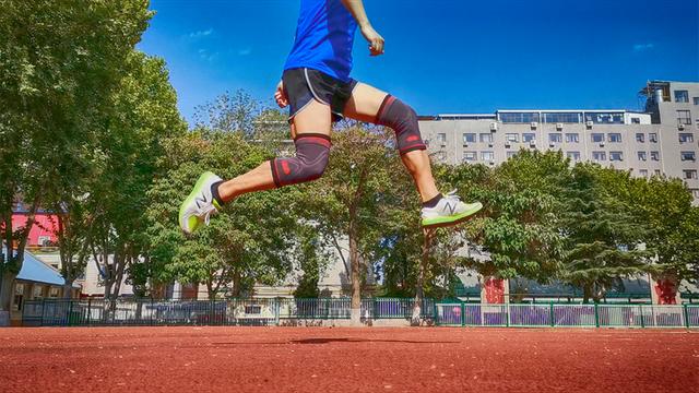 咕咚跑步精灵VS Garmin“绿豆芽”，谁更有资格做跑者的“贴身私教”？