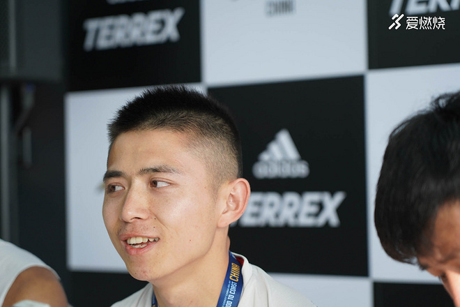 与adidasTERREX一起，越山向海