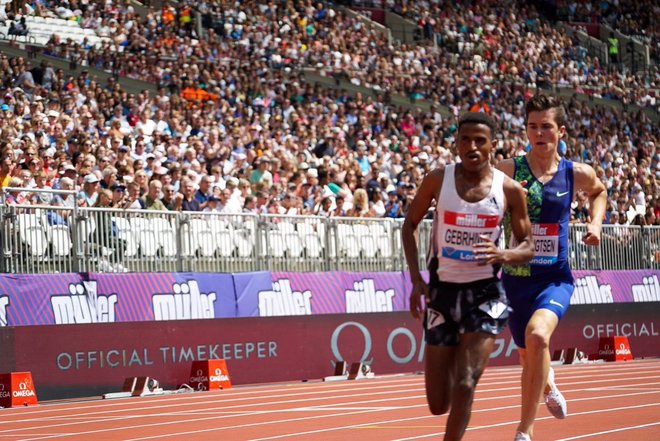 谢震业两百米破亚洲纪录 | 跑圈十件事