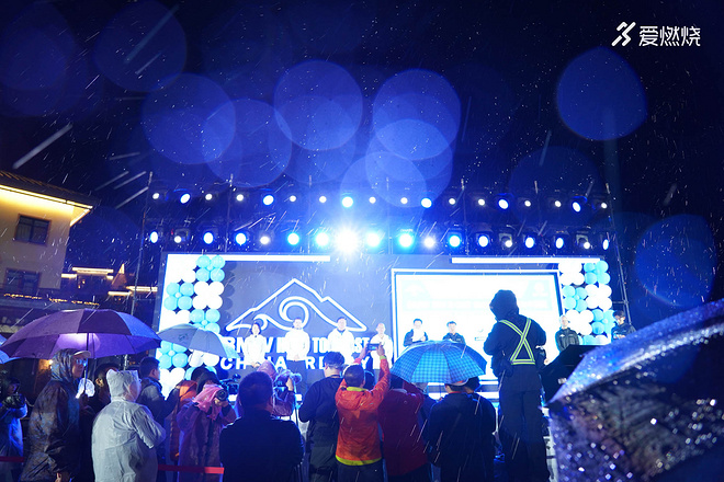 与adidasTERREX一起，越山向海