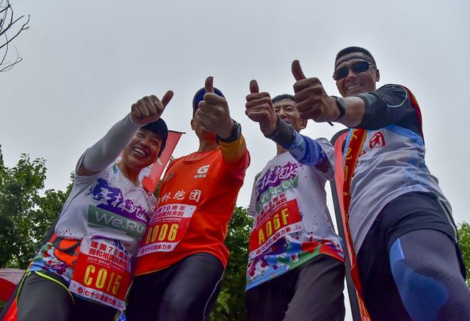 祝福祖国70华诞 | 风雨中，他们为谁而跑