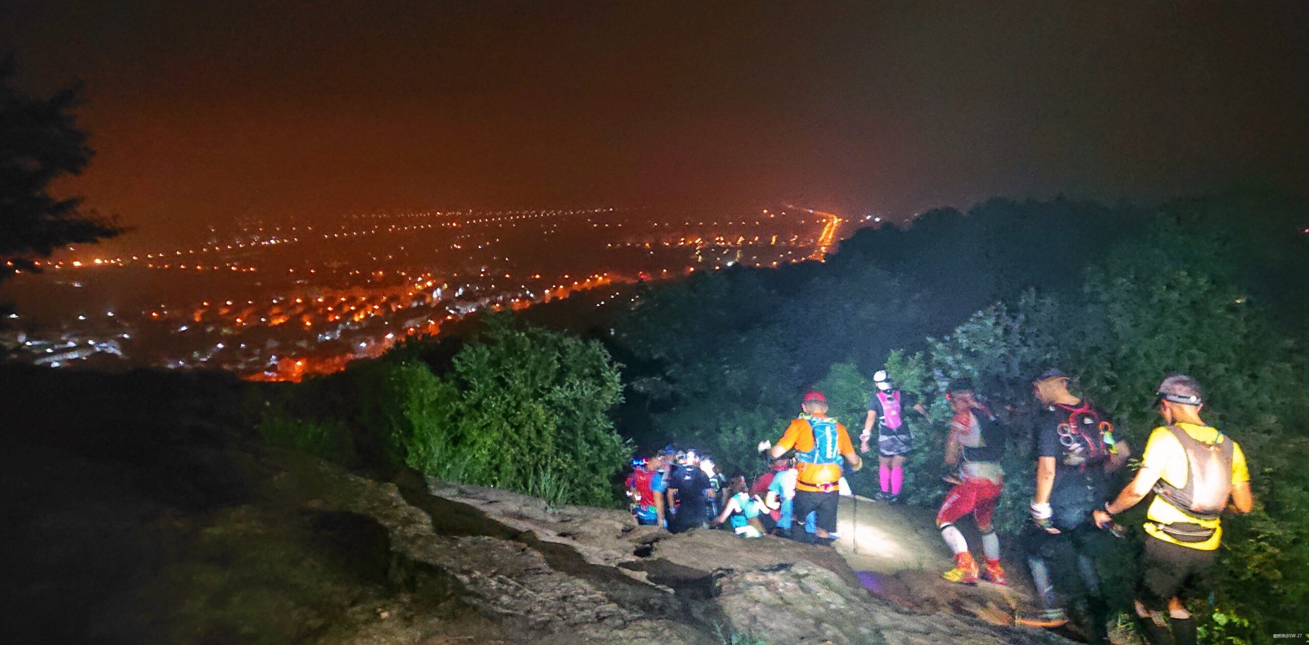 穿过黑暗到黎明，仲夏雨夜姑苏跑山——「锦衣夜行」记