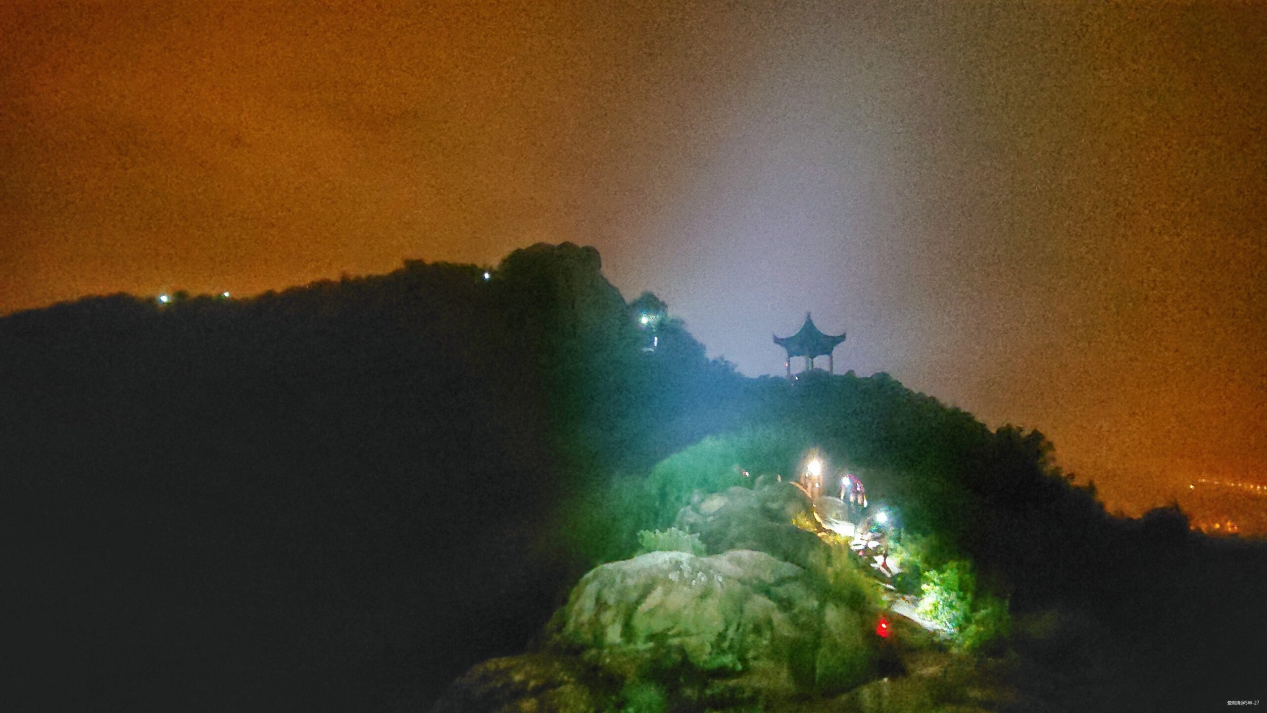 穿过黑暗到黎明，仲夏雨夜姑苏跑山——「锦衣夜行」记