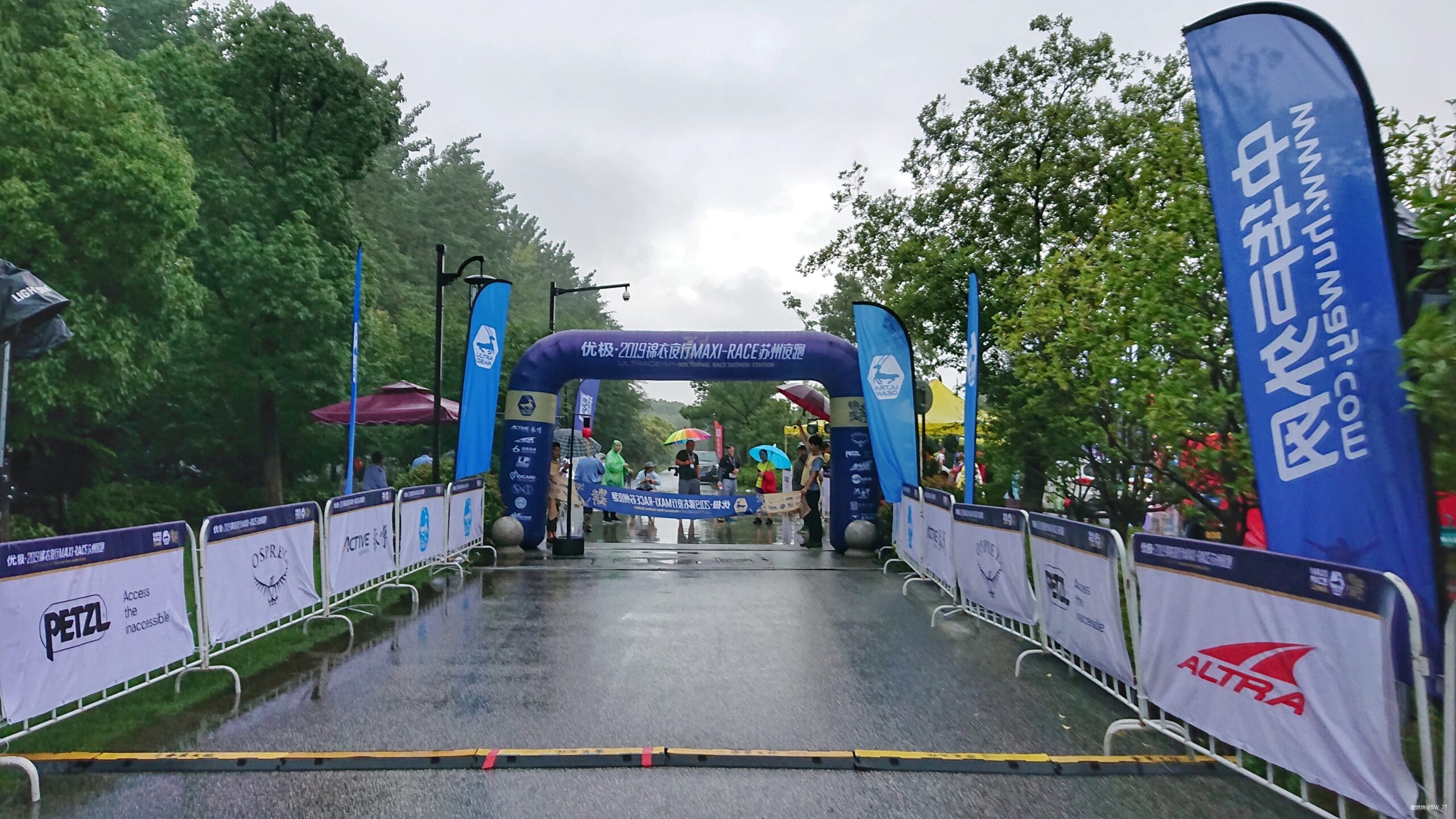 穿过黑暗到黎明，仲夏雨夜姑苏跑山——「锦衣夜行」记