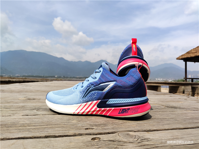 稳若磐石，凭“岚”而立——李宁2019岚跑鞋评测