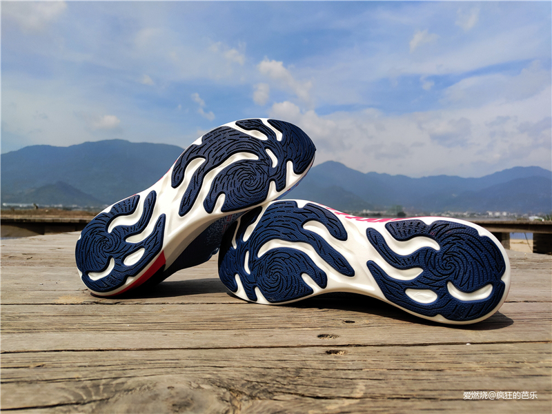 稳若磐石，凭“岚”而立——李宁2019岚跑鞋评测