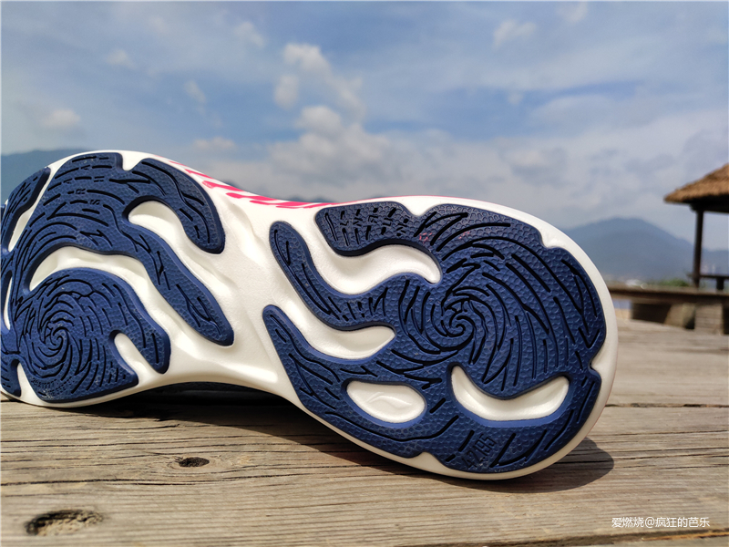 稳若磐石，凭“岚”而立——李宁2019岚跑鞋评测