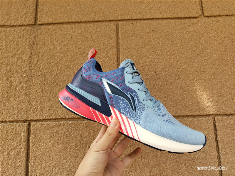 稳若磐石，凭“岚”而立——李宁2019岚跑鞋评测