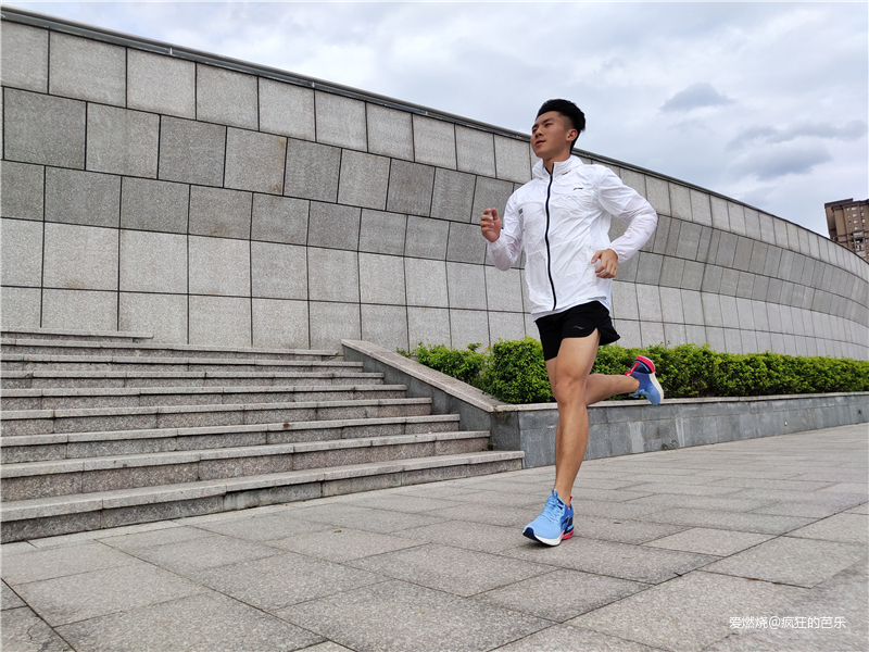 稳若磐石，凭“岚”而立——李宁2019岚跑鞋评测