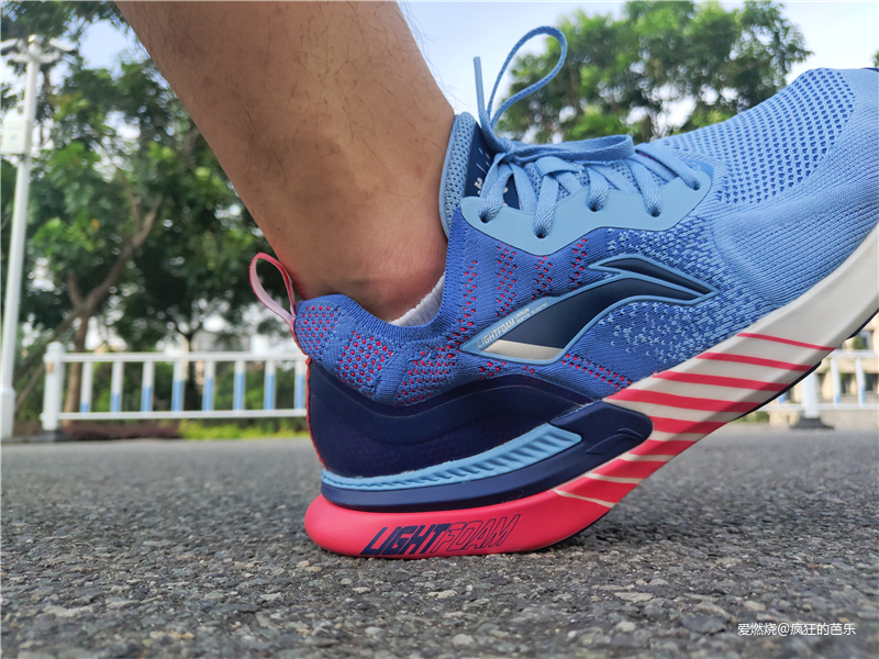 稳若磐石，凭“岚”而立——李宁2019岚跑鞋评测