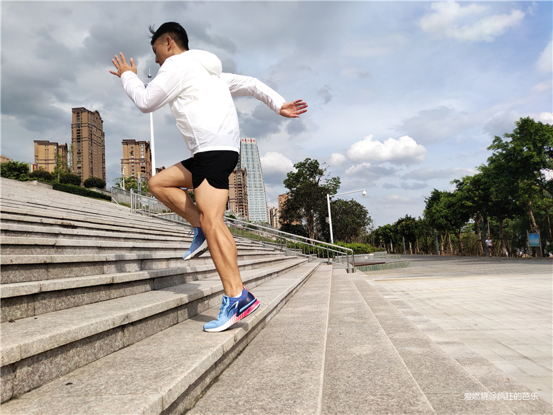 稳若磐石，凭“岚”而立——李宁2019岚跑鞋评测