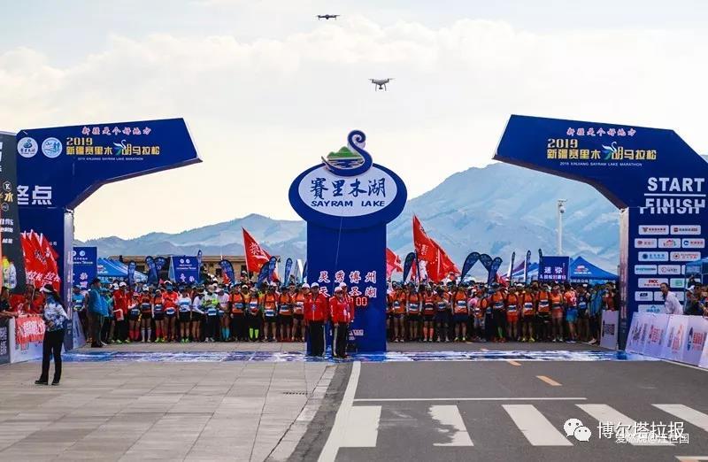 赛里木湖风光好  沿湖奔跑正当时