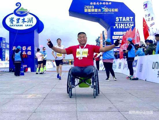 赛里木湖风光好  沿湖奔跑正当时