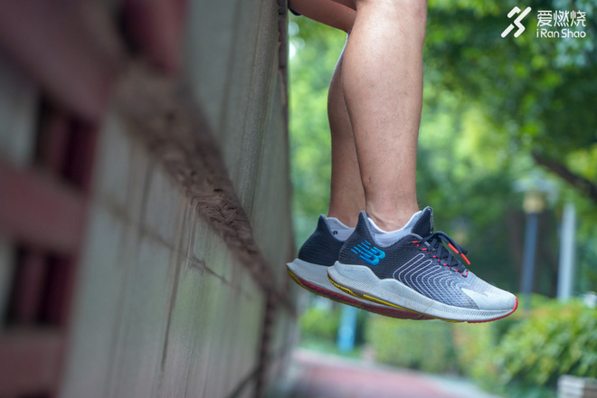 跑鞋 | 驱雷掣电 New Balance FuelCell Propel评测