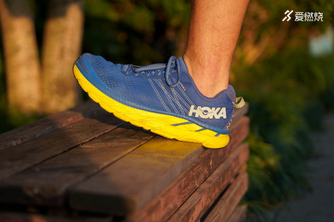 跑鞋 | 想体验踩弹簧感？超强缓震跑鞋 Clifton 6评测