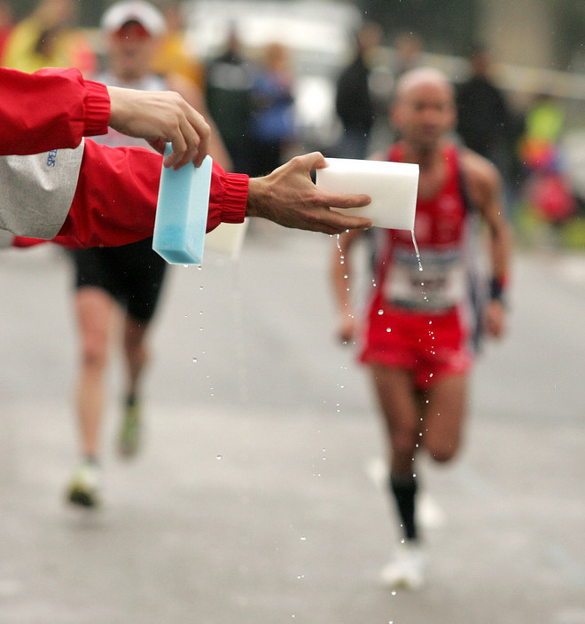 一个跑者要跑过多少的路，才能尝试上全马？