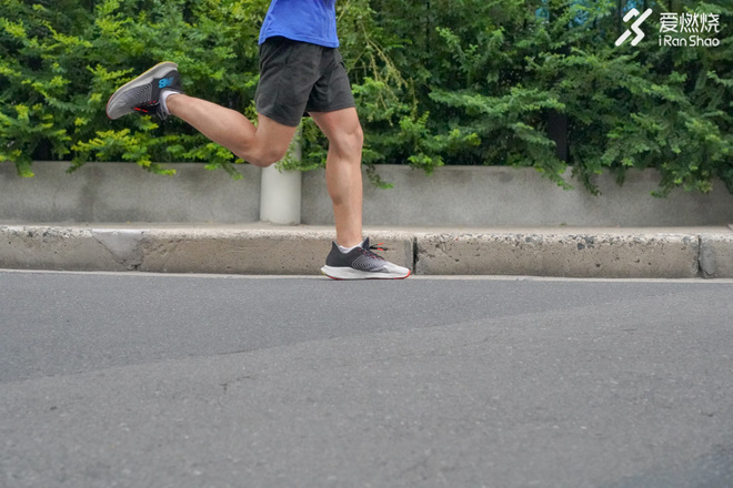 跑鞋 | 驱雷掣电 New Balance FuelCell Propel评测