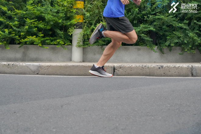 跑鞋 | 驱雷掣电 New Balance FuelCell Propel评测