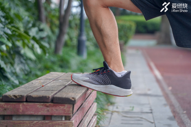 跑鞋 | 驱雷掣电 New Balance FuelCell Propel评测