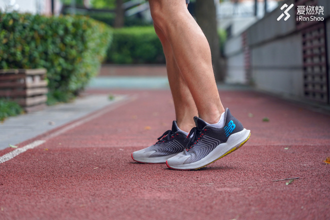 跑鞋 | 驱雷掣电 New Balance FuelCell Propel评测