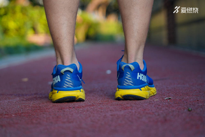 跑鞋 | 想体验踩弹簧感？超强缓震跑鞋 Clifton 6评测