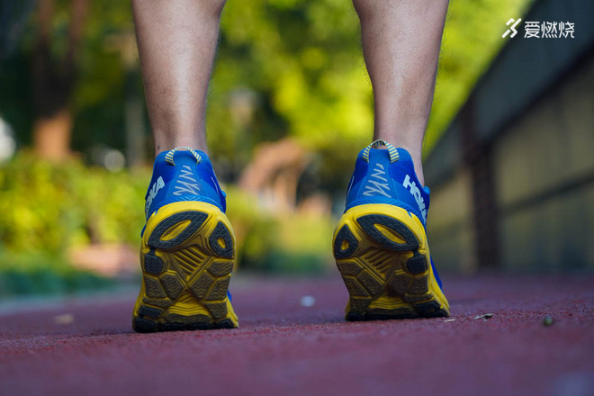 跑鞋 | 想体验踩弹簧感？超强缓震跑鞋 Clifton 6评测