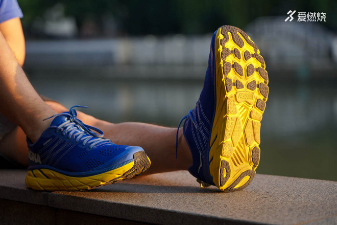 跑鞋 | 想体验踩弹簧感？超强缓震跑鞋 Clifton 6评测