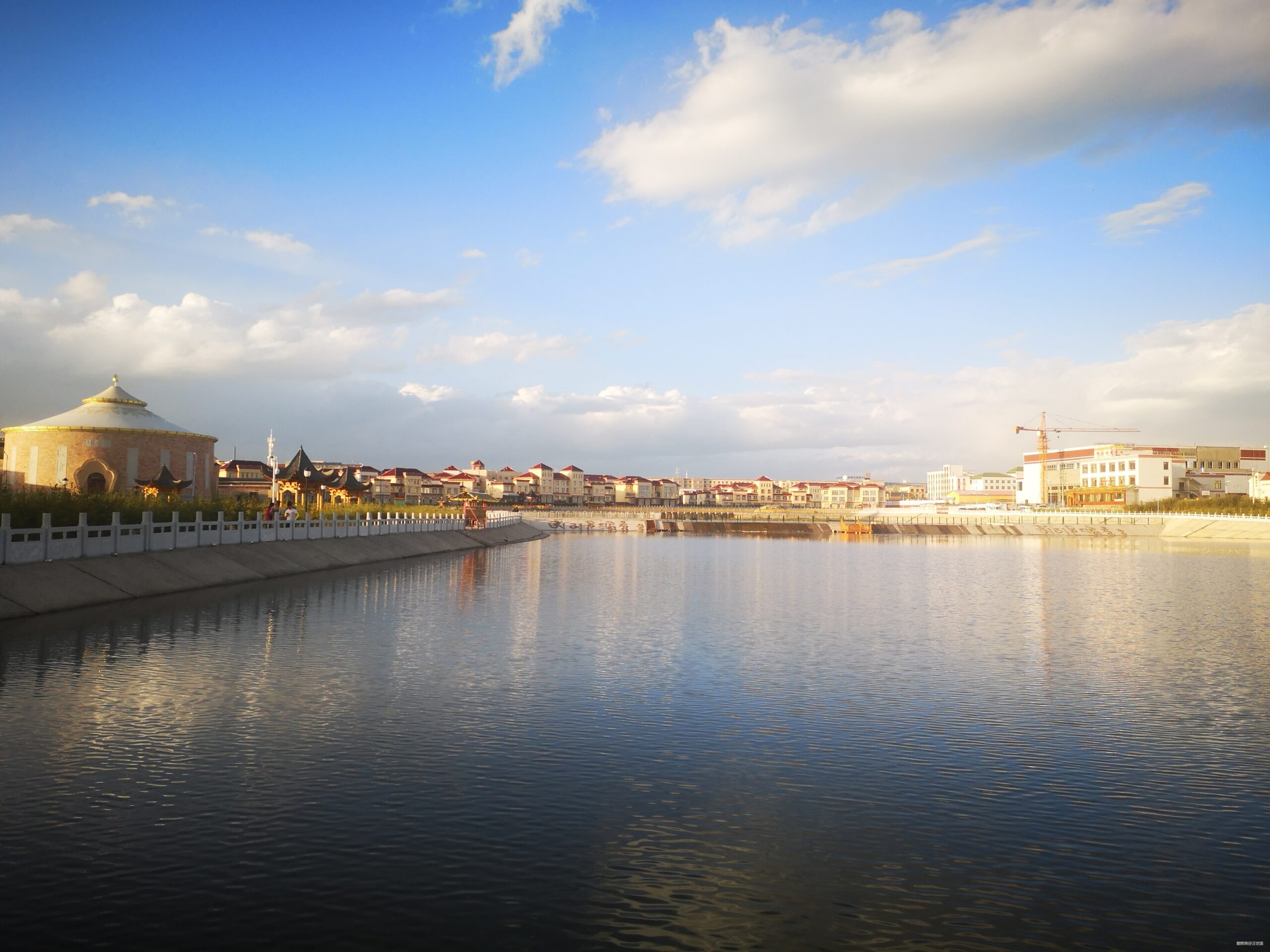 环湖赛道越野风景 五日五马感受很爽