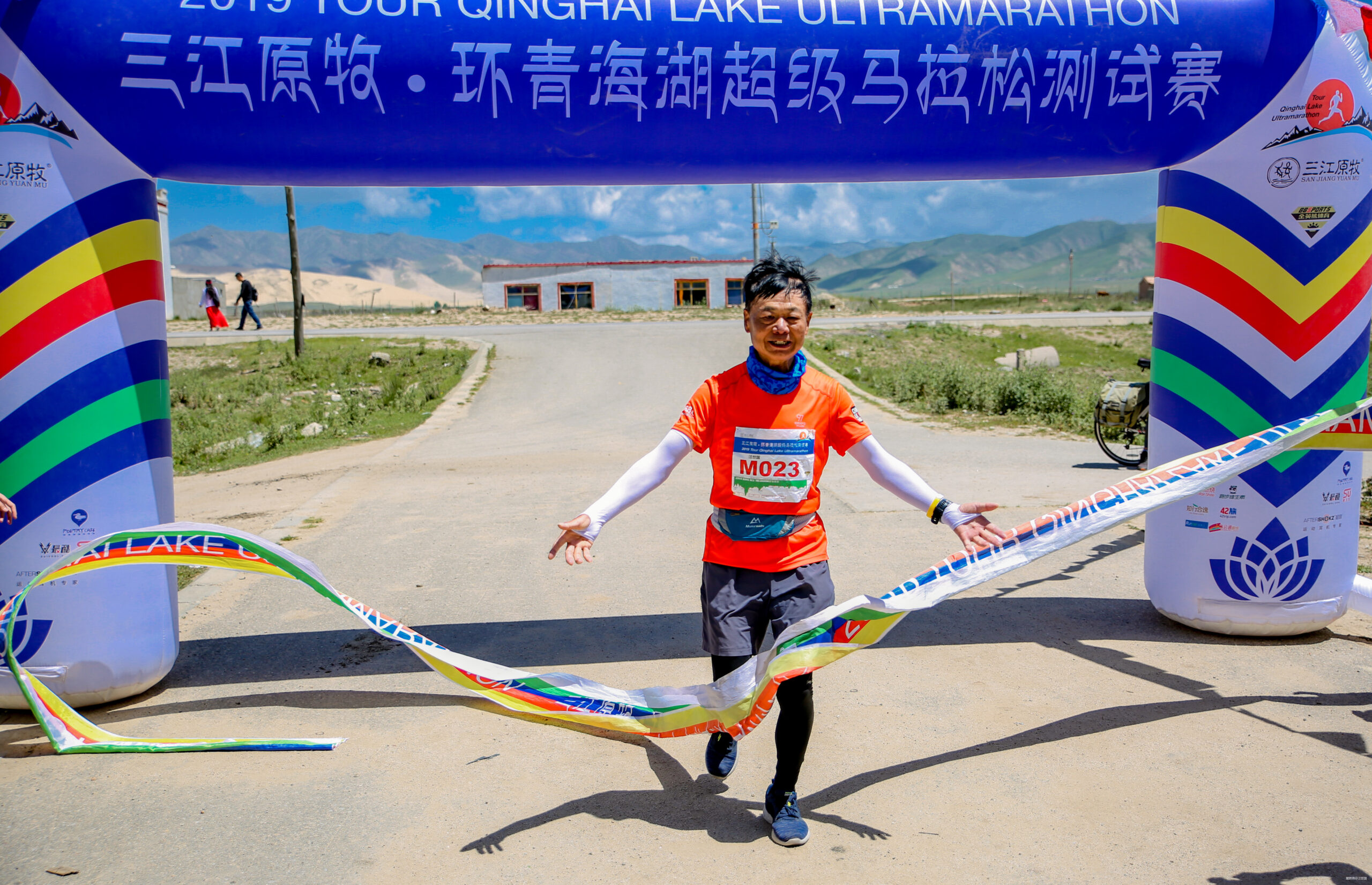 环湖赛道越野风景 五日五马感受很爽