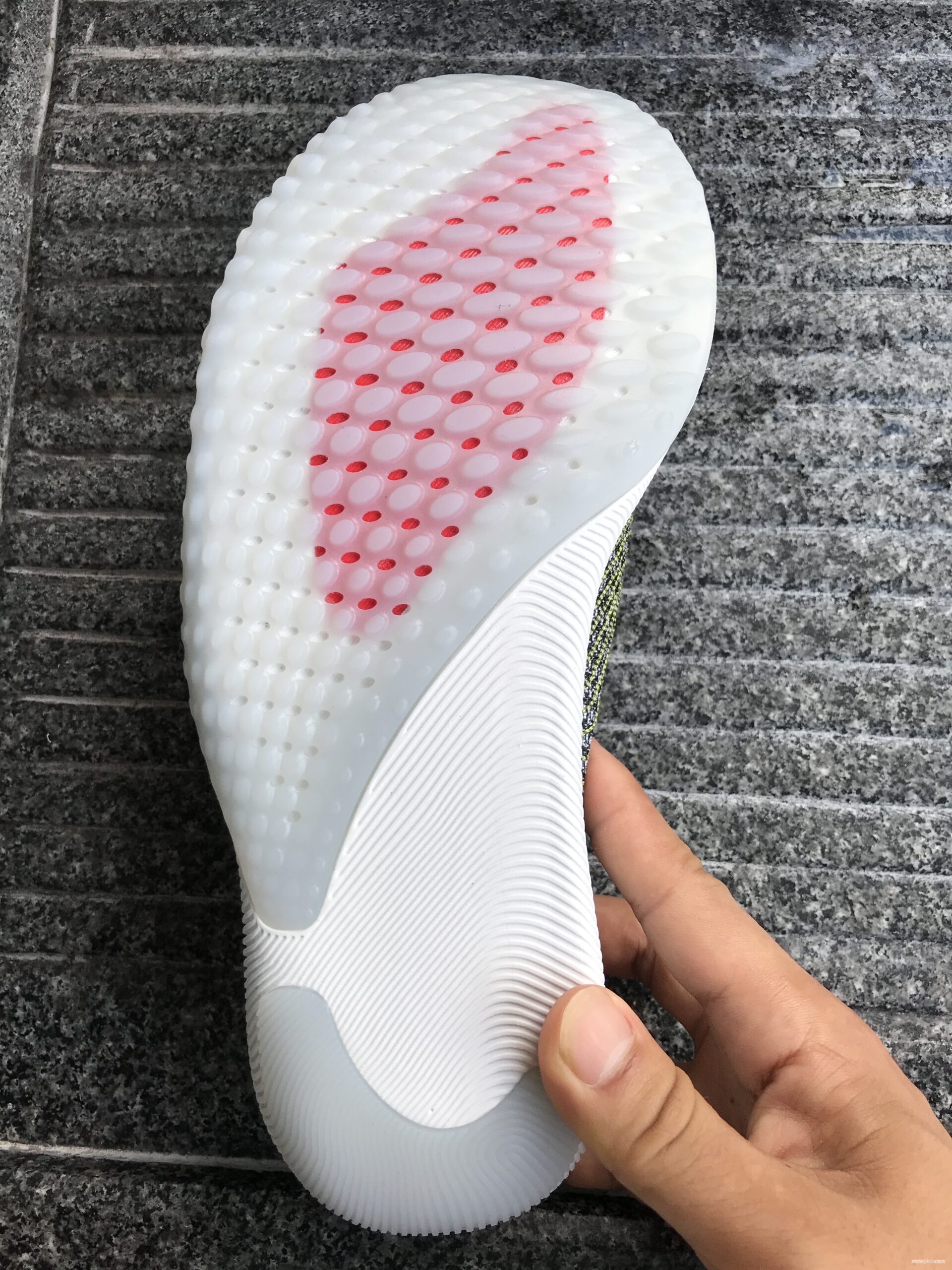 New Balance FuelCell Rebel 足下生风，助力PB