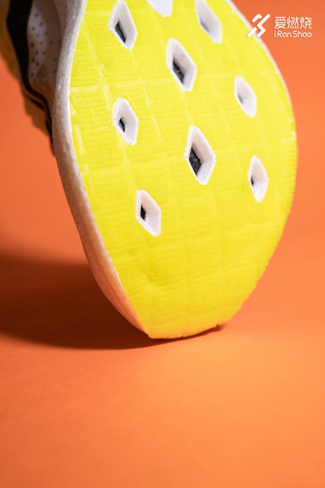 开箱 | 雷声大 步点更大 李宁䨻飞电竞速跑鞋