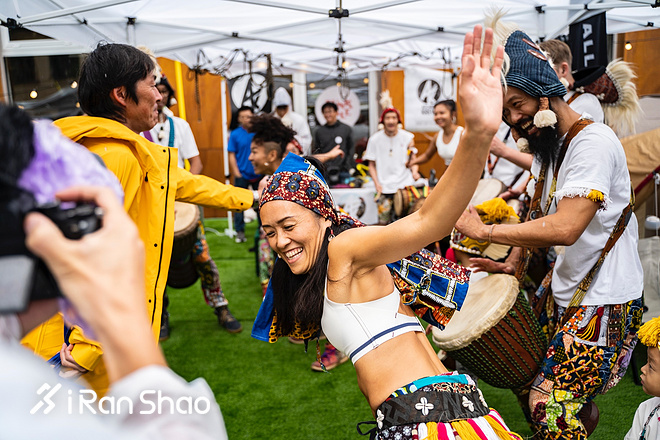 台风中的安高若运动市集