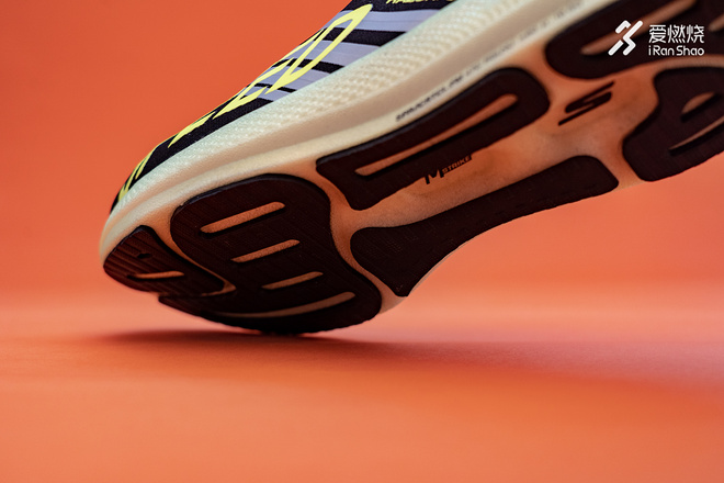 跑鞋 | 隐藏的尖峰时刻 Skechers GOrun Razor 3 Hyper