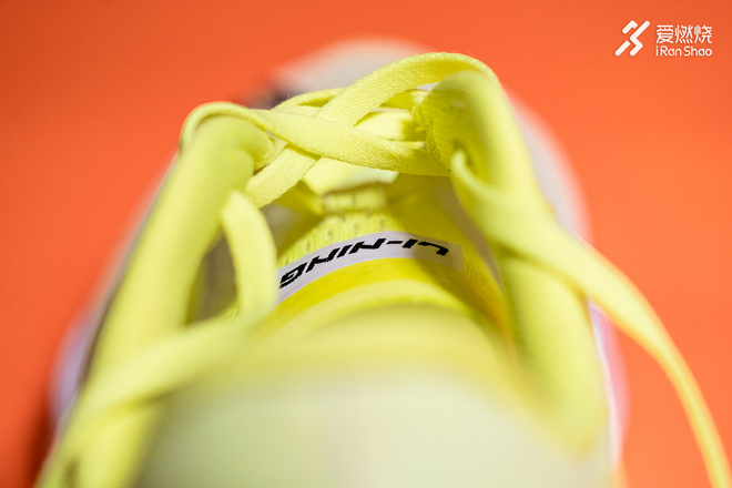 开箱 | 雷声大 步点更大 李宁䨻飞电竞速跑鞋