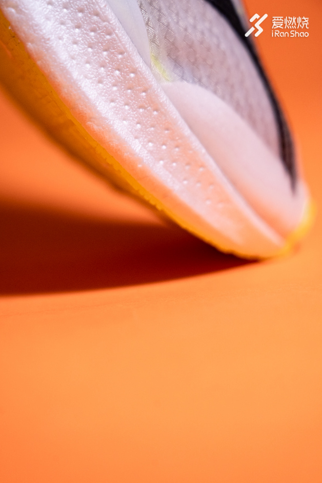 开箱 | 雷声大 步点更大 李宁䨻飞电竞速跑鞋