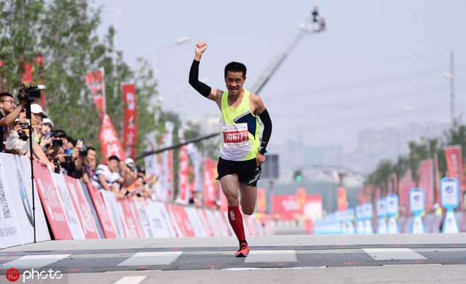 莫·法拉大北跑六连冠 | 跑圈十件事