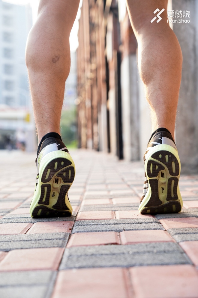 跑鞋 | 隐藏的尖峰时刻 Skechers GOrun Razor 3 Hyper