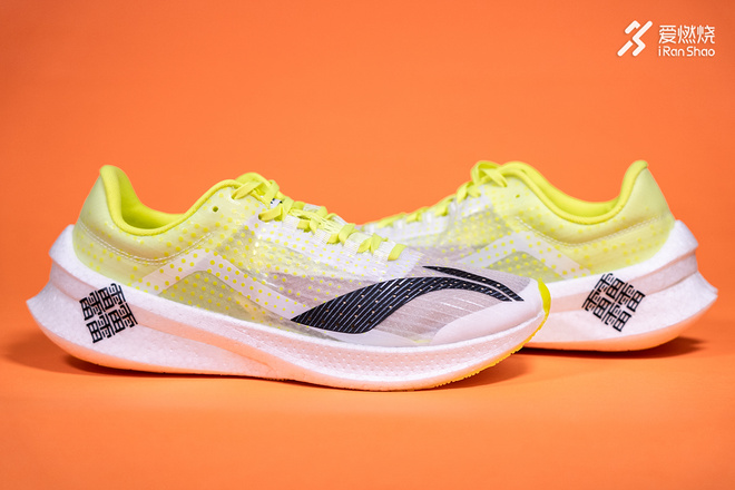 开箱 | 雷声大 步点更大 李宁䨻飞电竞速跑鞋