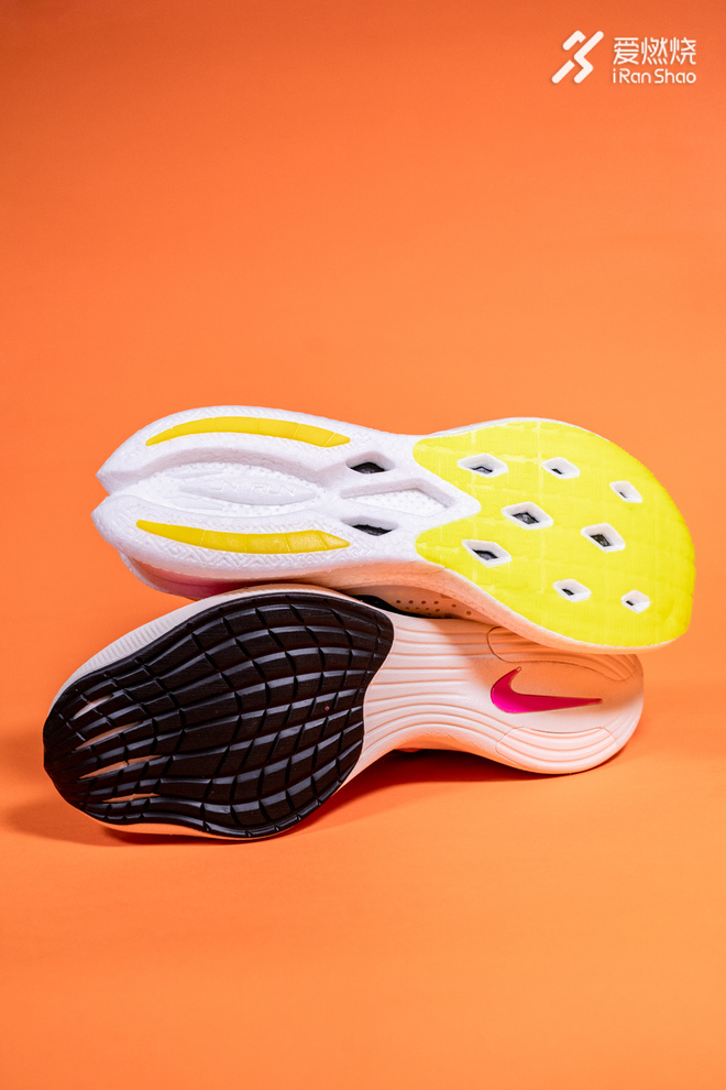 开箱 | 雷声大 步点更大 李宁䨻飞电竞速跑鞋