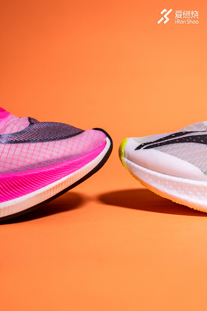 开箱 | 雷声大 步点更大 李宁䨻飞电竞速跑鞋