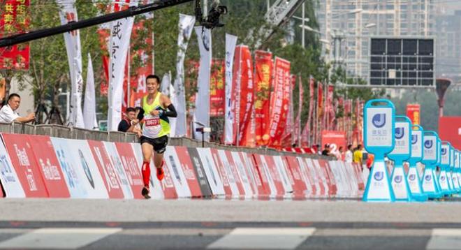 沈阳国际马拉松 与祖国一起奔跑