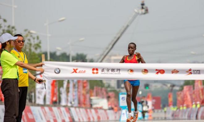 沈阳国际马拉松 与祖国一起奔跑