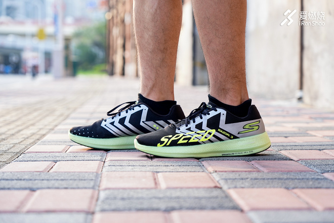 跑鞋 | 隐藏的尖峰时刻 Skechers GOrun Razor 3 Hyper