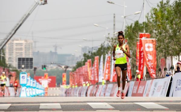 沈阳国际马拉松 与祖国一起奔跑